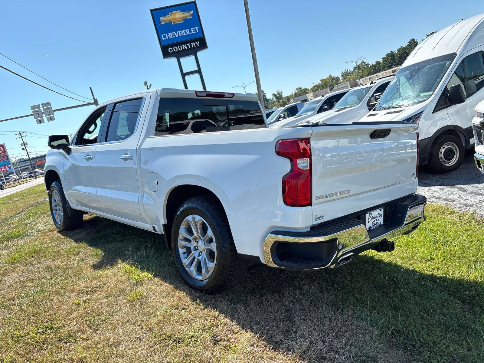 2025 Chevrolet Silverado 1500 LTZ photo 4