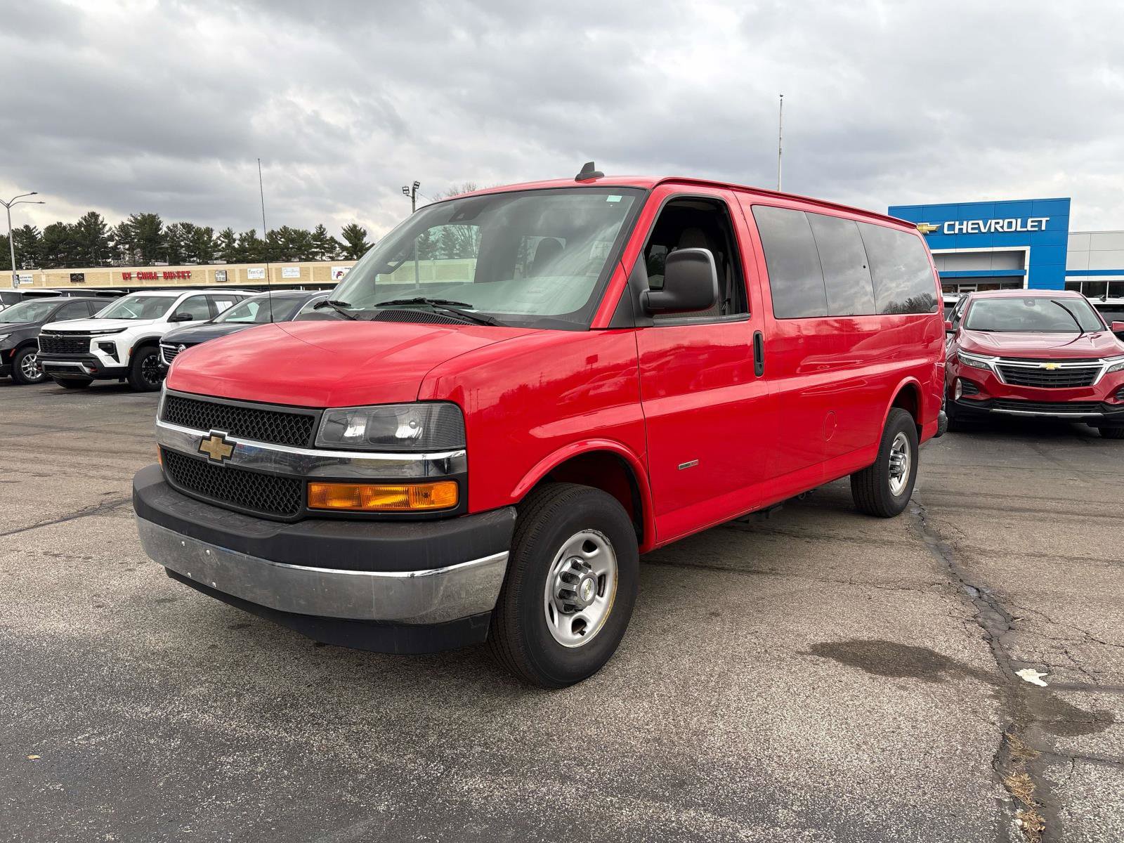 2022 Chevrolet Express 2500 LT's photo