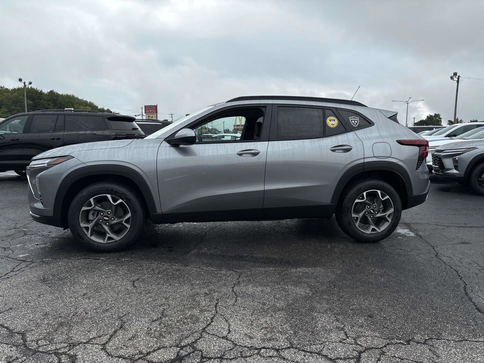 2026 Chevrolet Trax LT photo 2