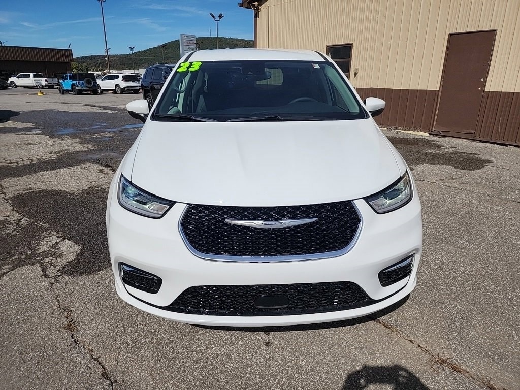 New 2023 Chrysler Pacifica Hybrid PACIFICA PLUG-IN HYBRID TOURING L Passenger Van