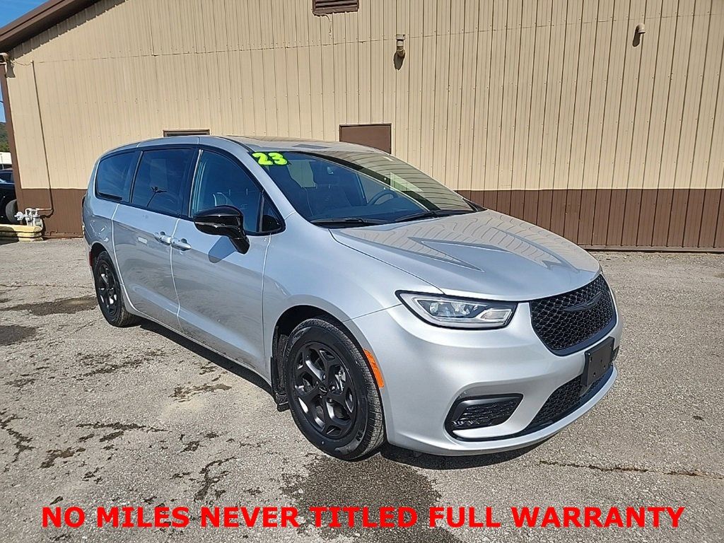 2023 Chrysler Pacifica Hybrid Limited's photo