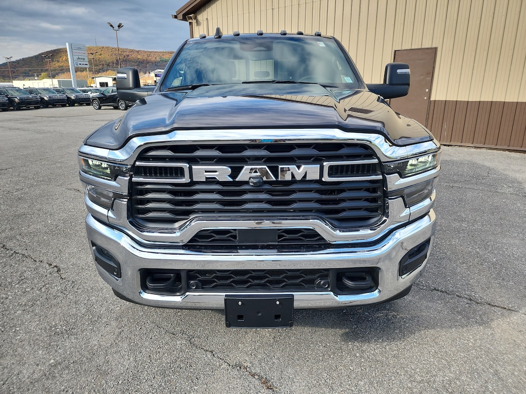 New 2025 Ram 2500 TRADESMAN CREW CAB 4X4 6'4 BOX Pickup