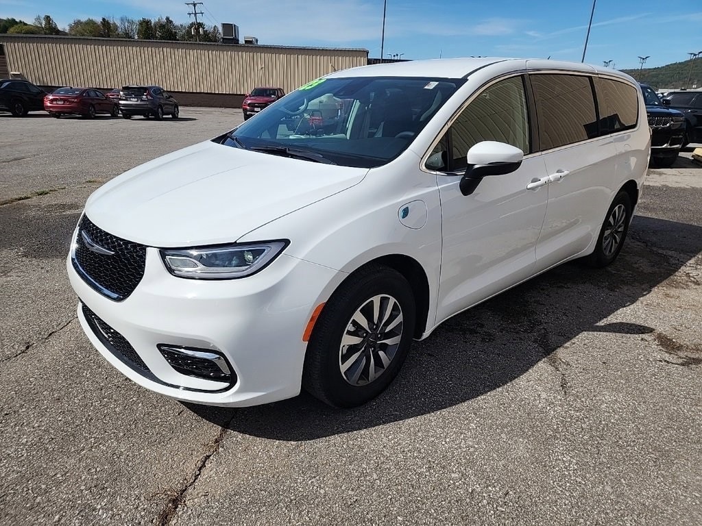 New 2023 Chrysler Pacifica Hybrid PACIFICA PLUG-IN HYBRID TOURING L Passenger Van