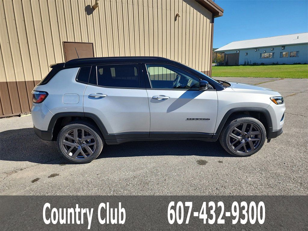 2025 Jeep Compass Limited - Photo 9
