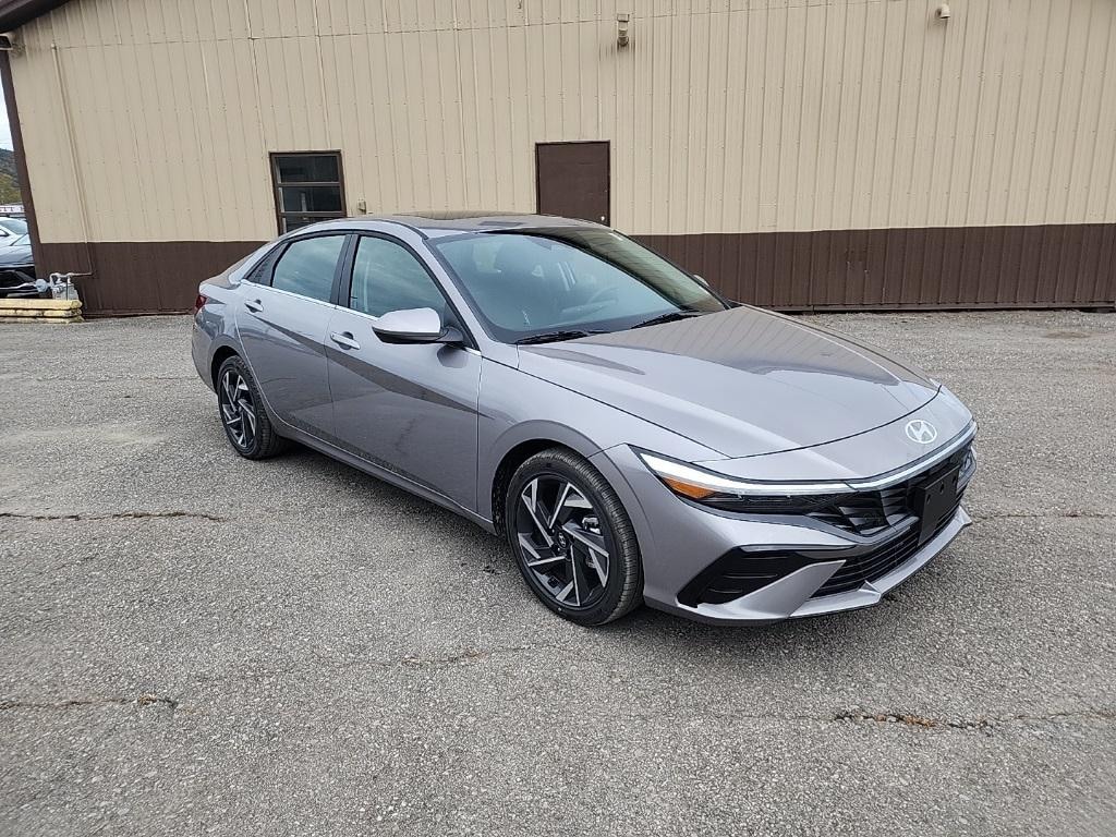 New 2025 Hyundai Elantra SEL Convenience Sedan
