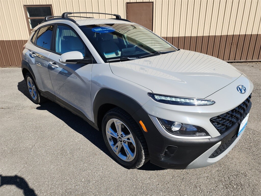 2022 Hyundai Kona SEL photo 2