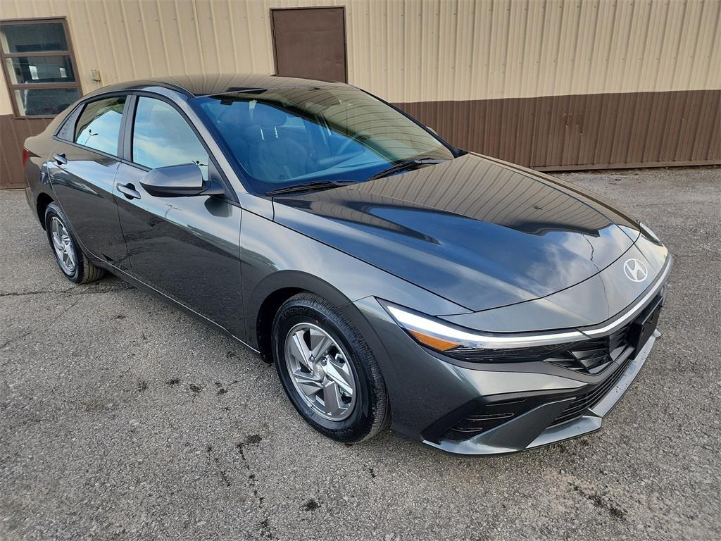 New 2026 Hyundai Elantra SE Sedan