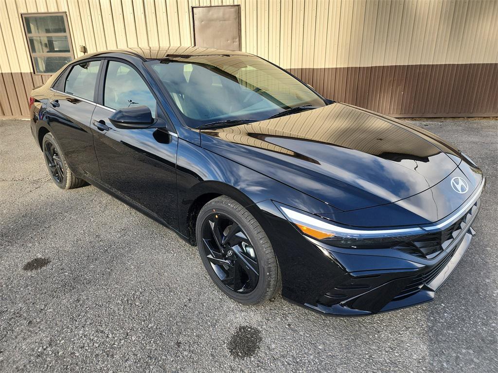 2026 Hyundai Elantra SEL Sport photo 2