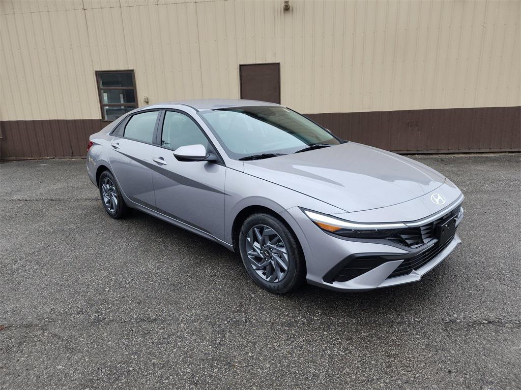 2025 Hyundai Elantra Blue's photo