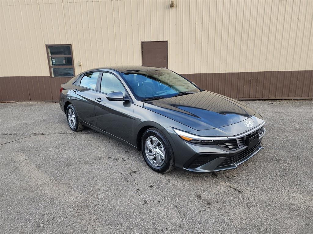 New 2026 Hyundai Elantra SE Sedan