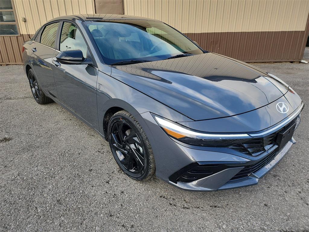 2026 Hyundai Elantra SEL Sport photo 2