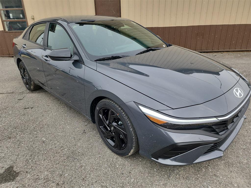 2026 Hyundai Elantra SEL Sport photo 2