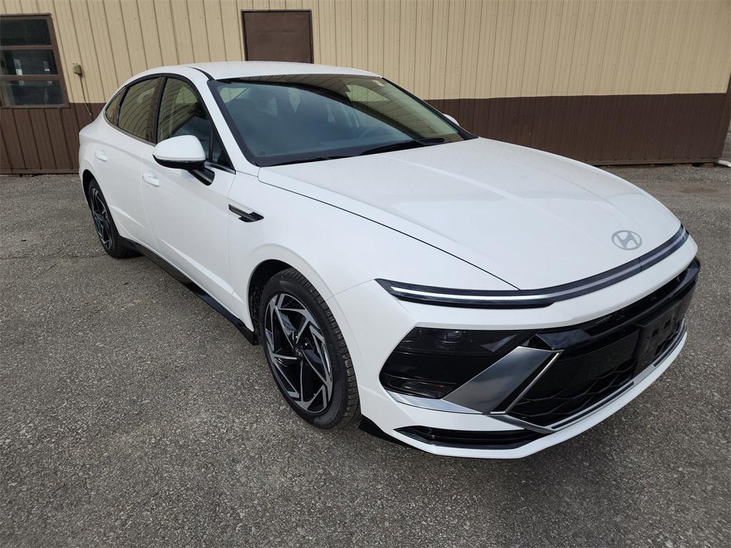 2026 Hyundai Sonata SEL Sport photo 2