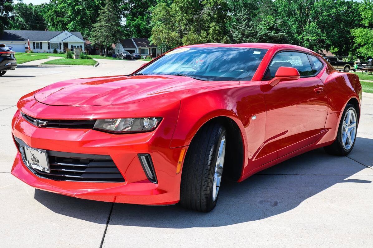2017 Chevrolet Camaro 1LT photo 3