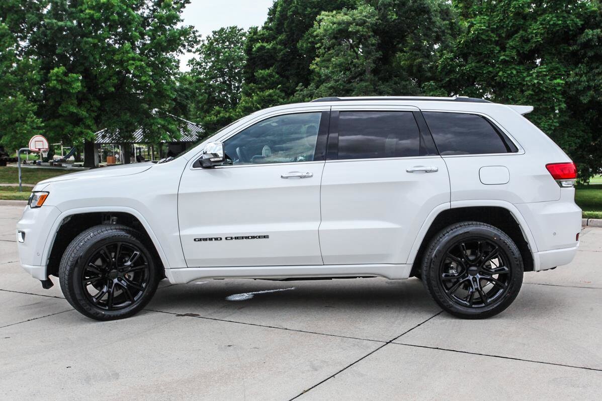 2019 Jeep Grand Cherokee Overland photo 3