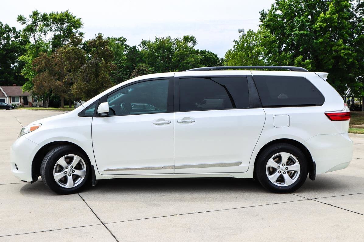 2016 Toyota Sienna XLE Premium photo 4