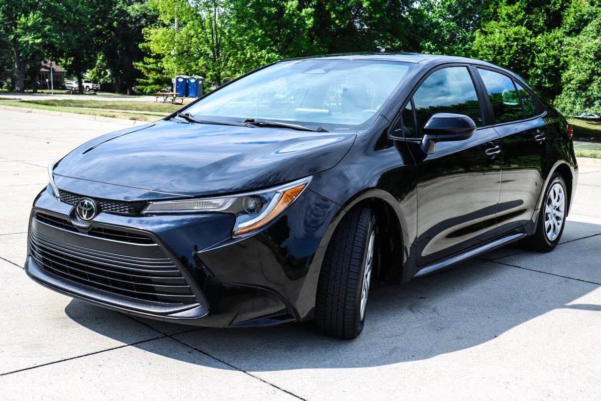 2024 Toyota Corolla LE photo 3