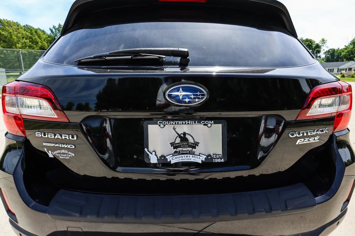 2017 Subaru Outback 2.5i Touring photo 4