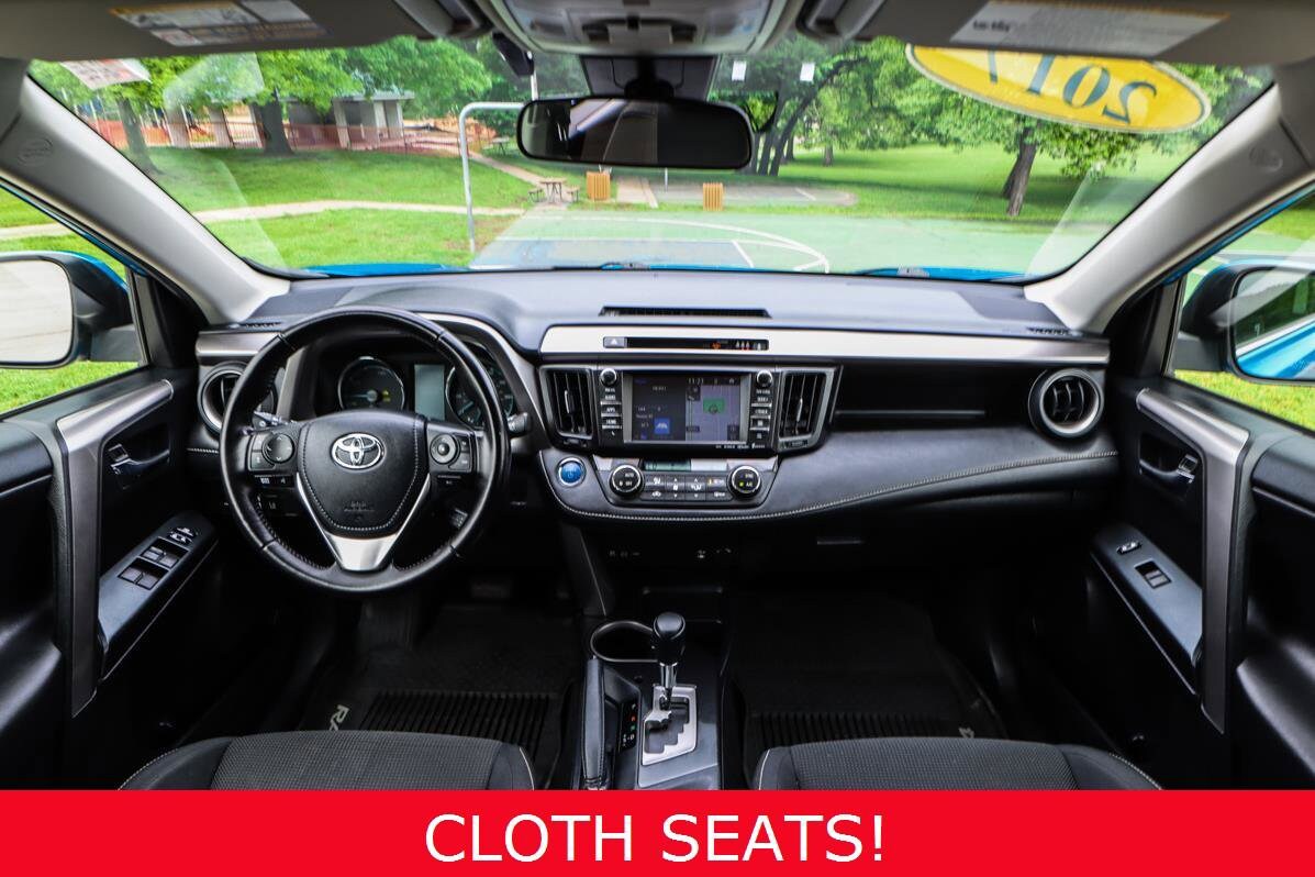 2017 Toyota RAV4 Hybrid XLE photo 2