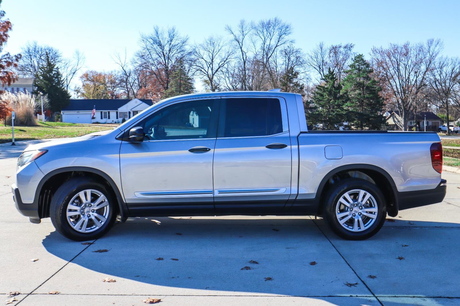 2019 Honda Ridgeline RT photo 4