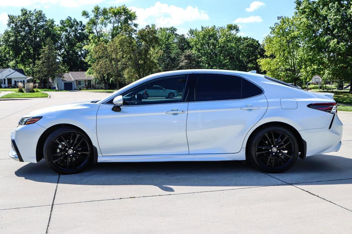 2022 Toyota Camry Hybrid XSE photo 4