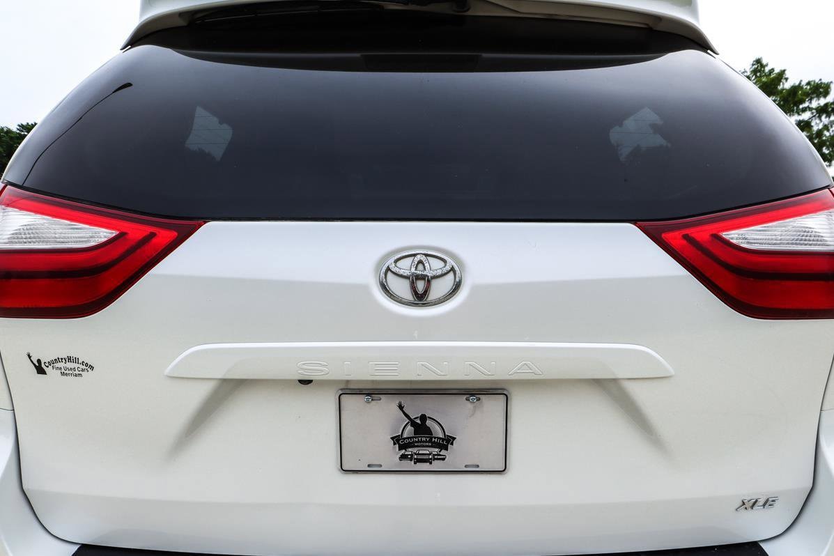 2016 Toyota Sienna XLE Premium photo 5