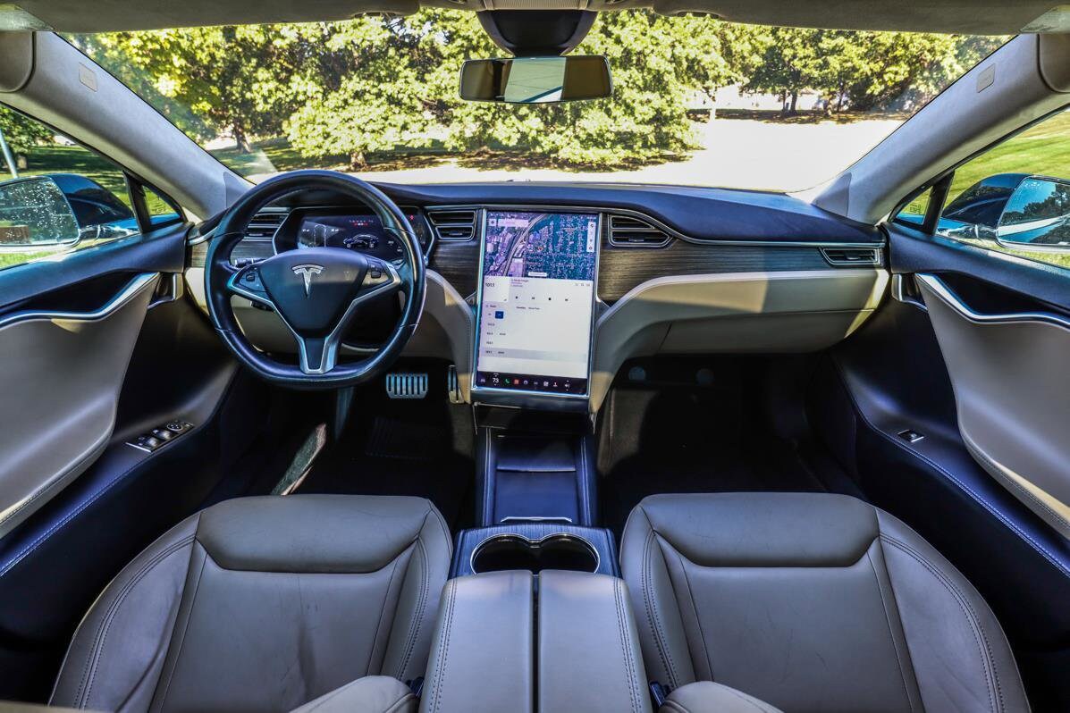 2015 Tesla Model S photo 2