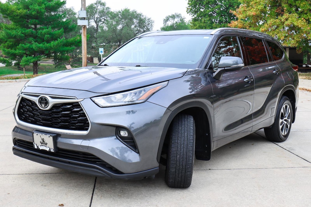 Used 2020 Toyota Highlander XLE Sport Utility