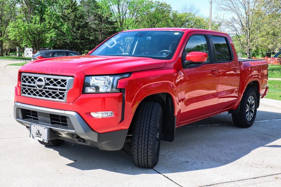 2022 Nissan Frontier SV Crew Cab photo 3