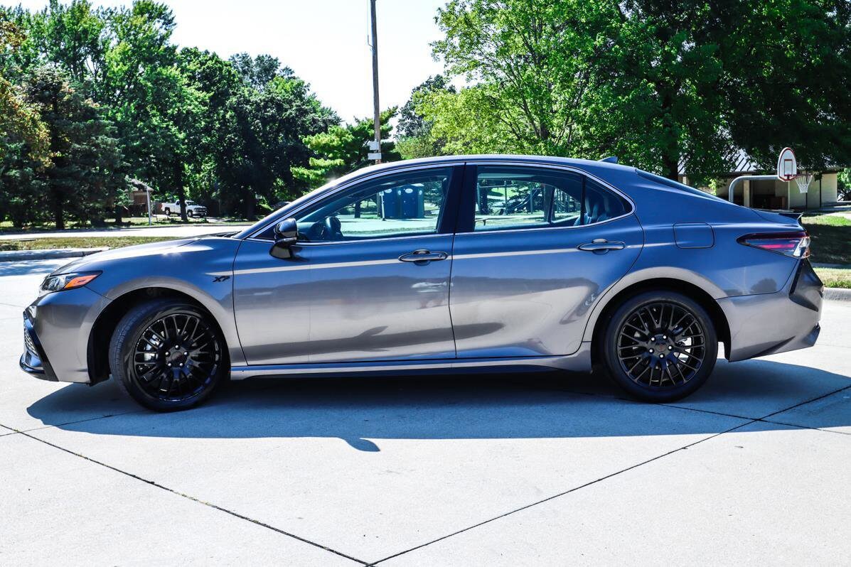 2024 Toyota Camry SE photo 3