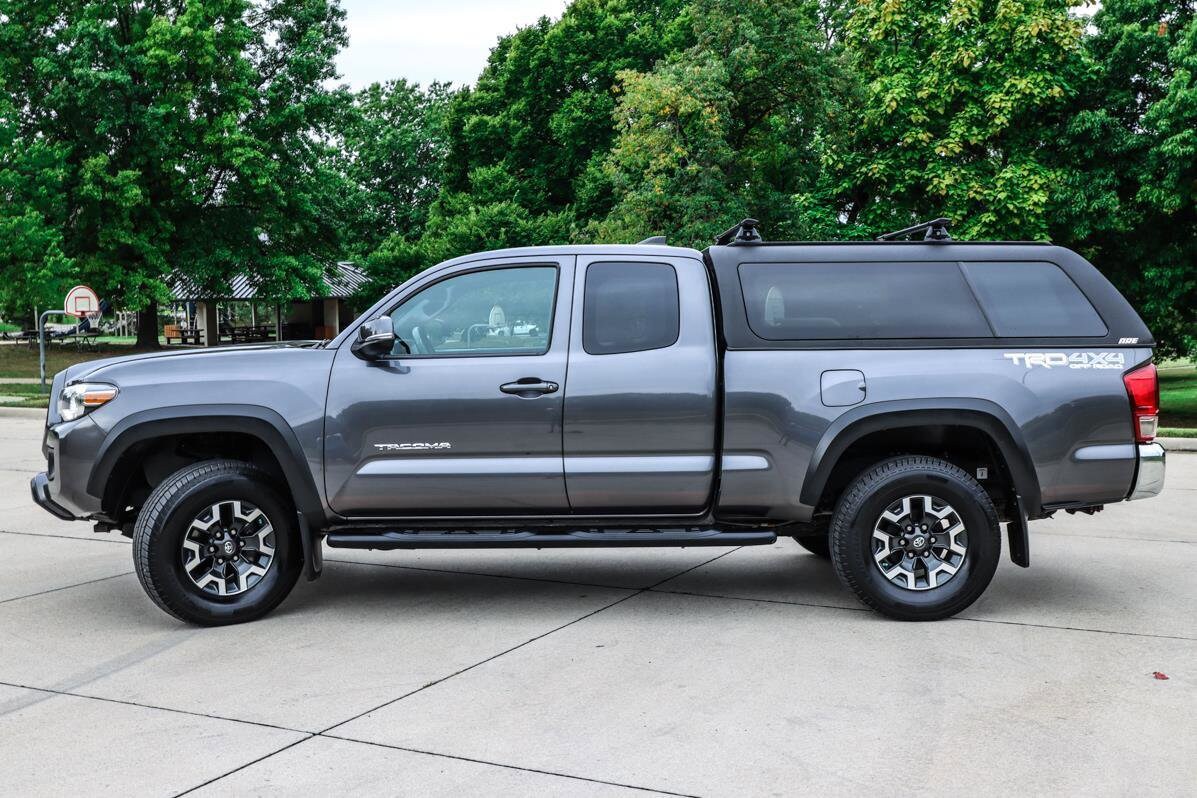 2017 Toyota Tacoma TRD V6 photo 4
