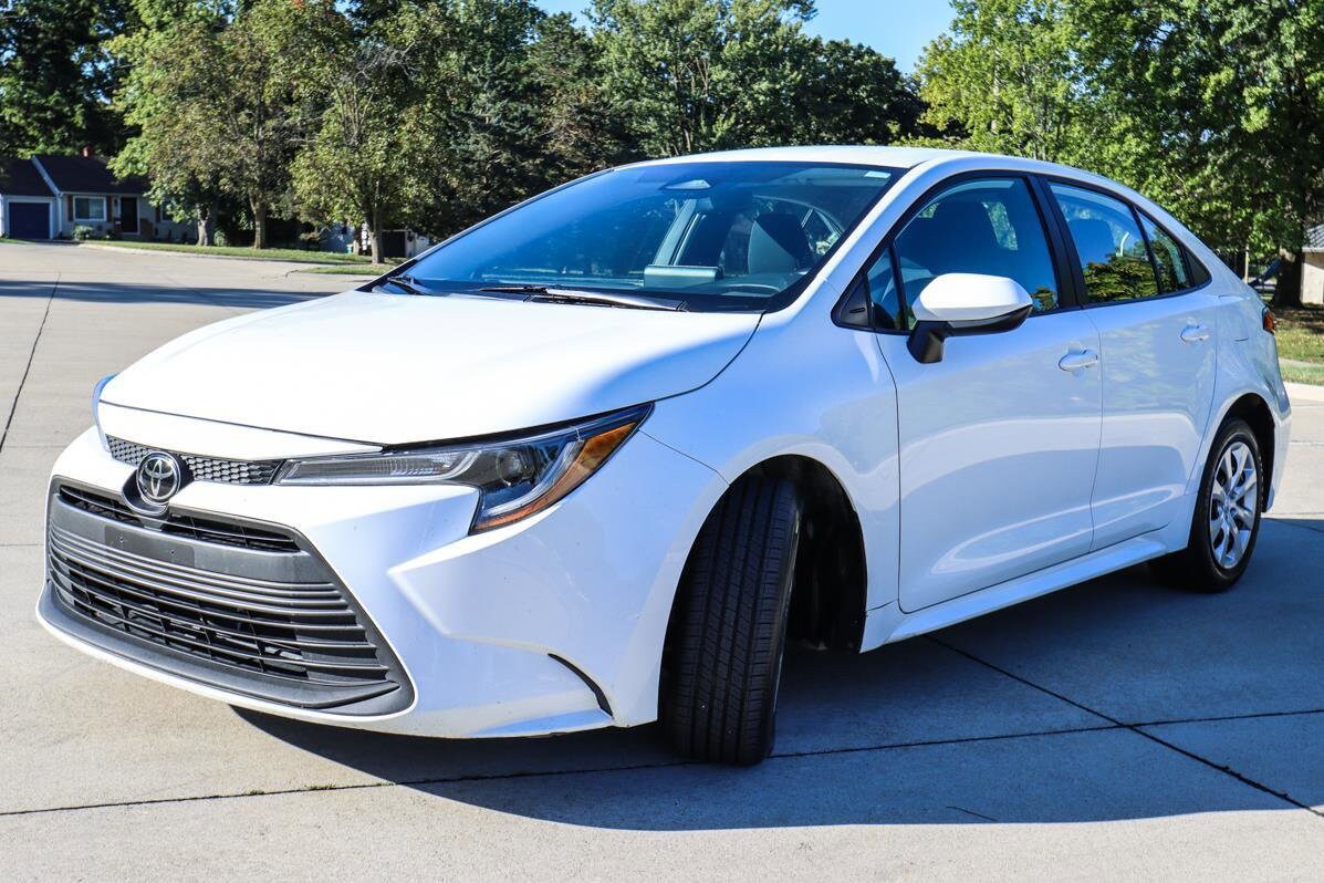 2024 Toyota Corolla LE photo 2