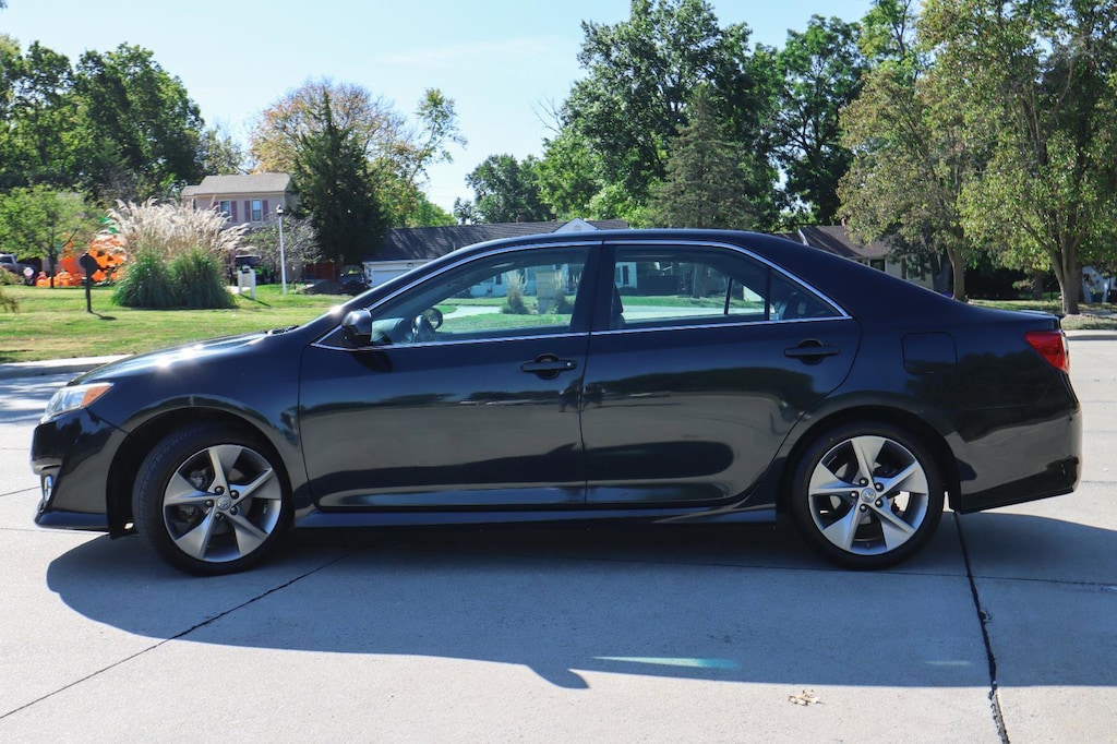Used 2014 Toyota Camry SE 4dr Car
