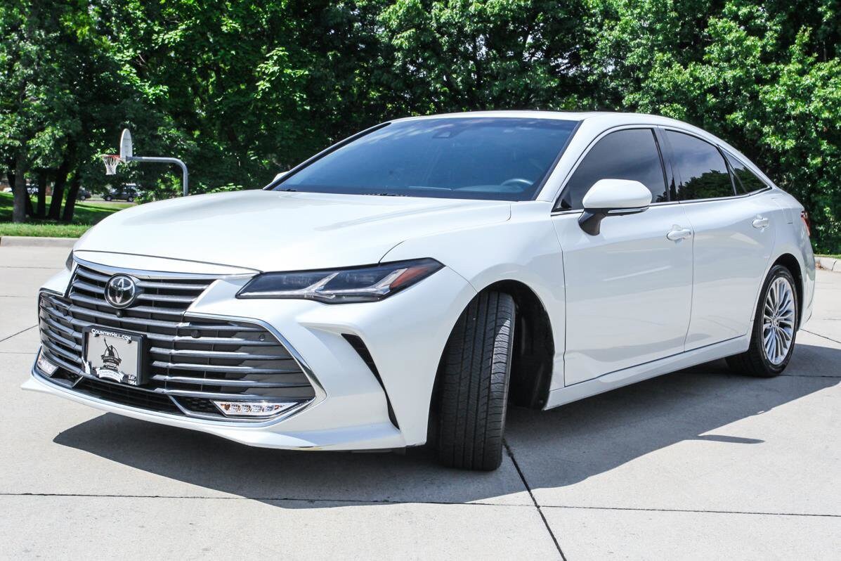 2021 Toyota Avalon Limited photo 2