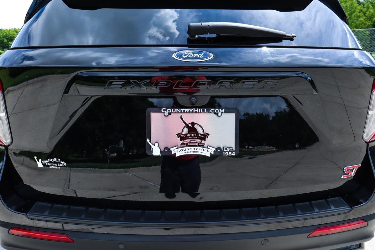 2021 Ford Explorer ST photo 2