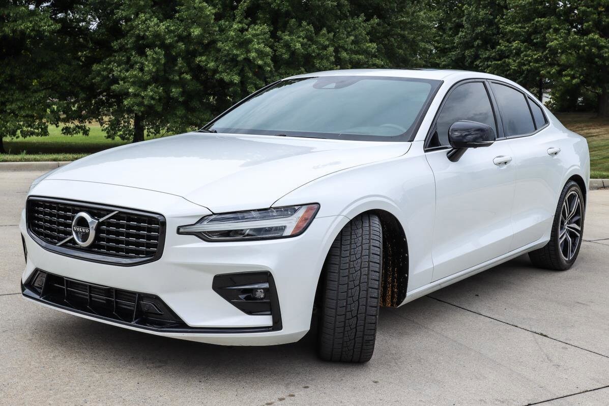 2021 Volvo S60 T5 R-Design photo 3