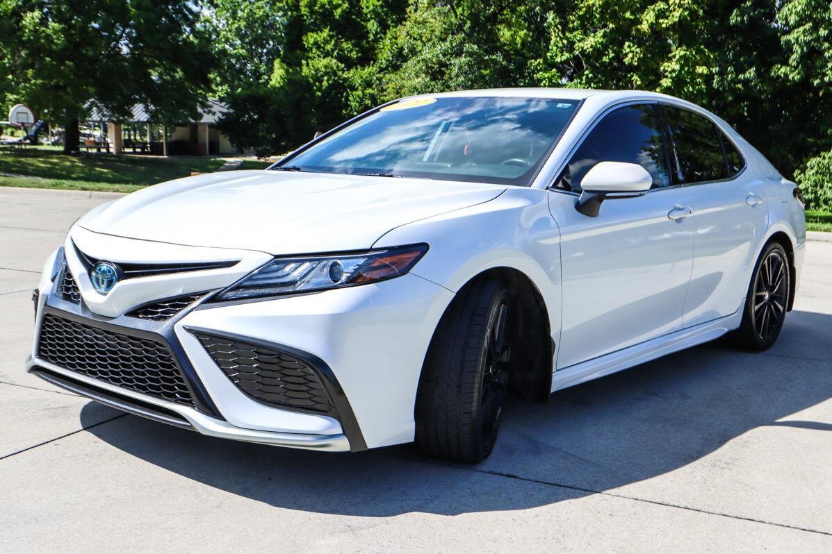 2022 Toyota Camry Hybrid XSE photo 3