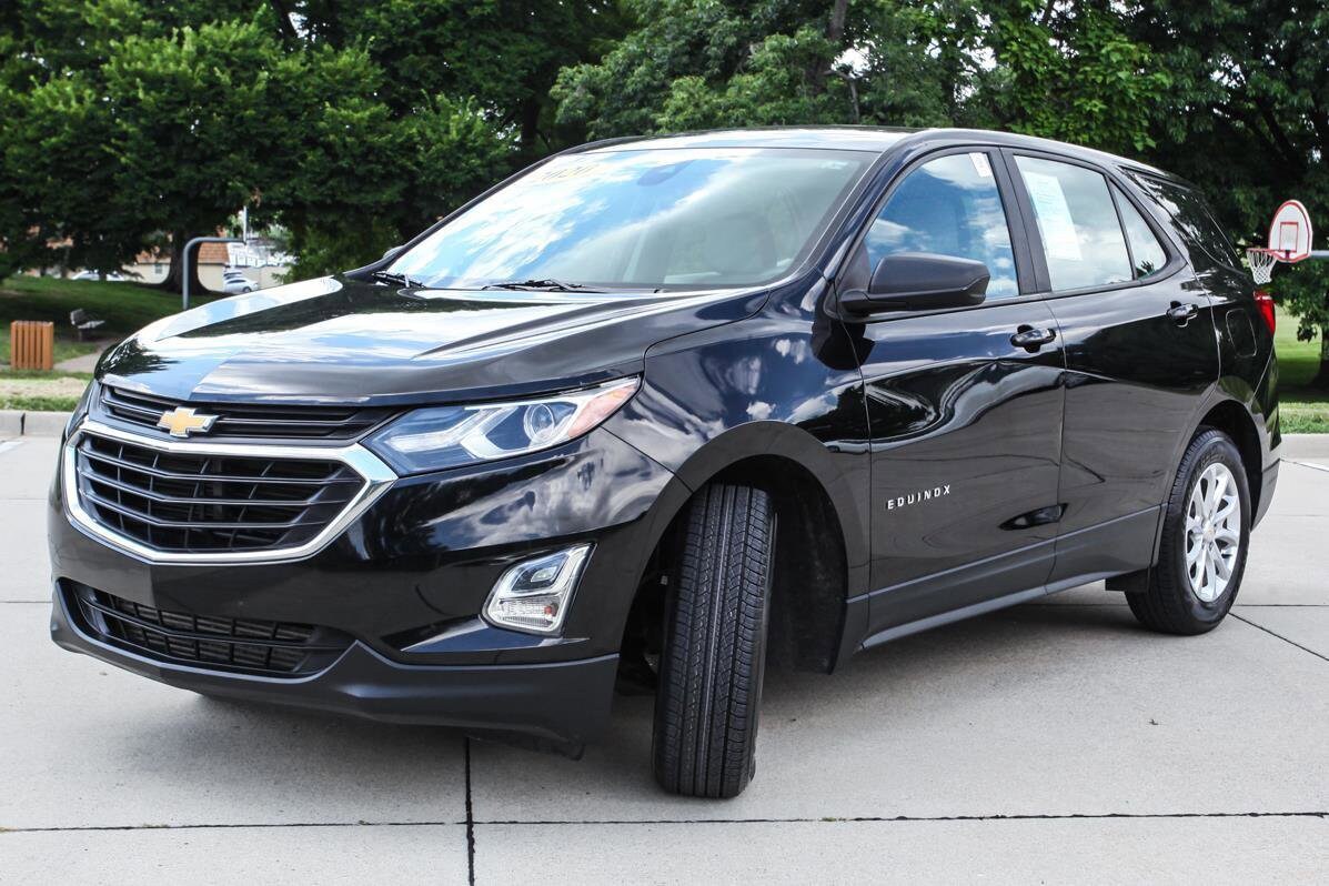 2020 Chevrolet Equinox LS photo 3