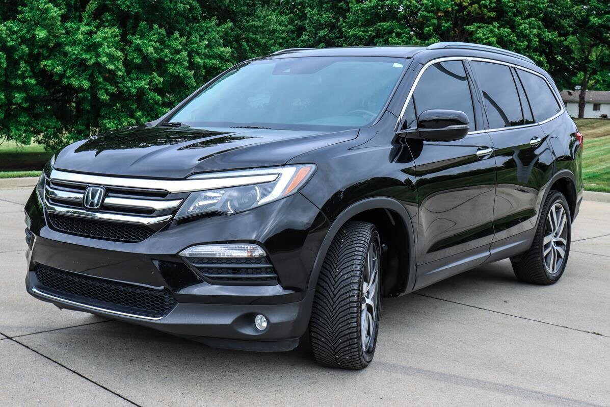 2017 Honda Pilot Touring photo 2