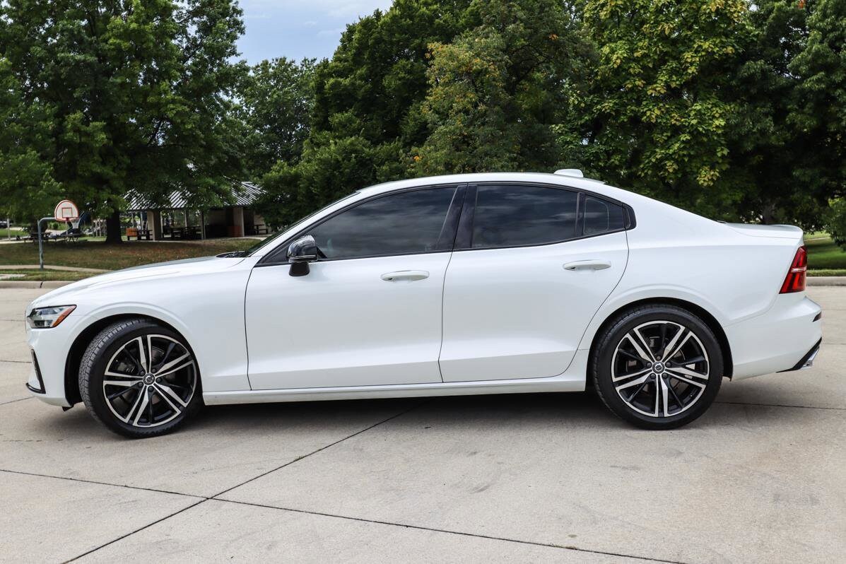 2021 Volvo S60 T5 R-Design photo 4