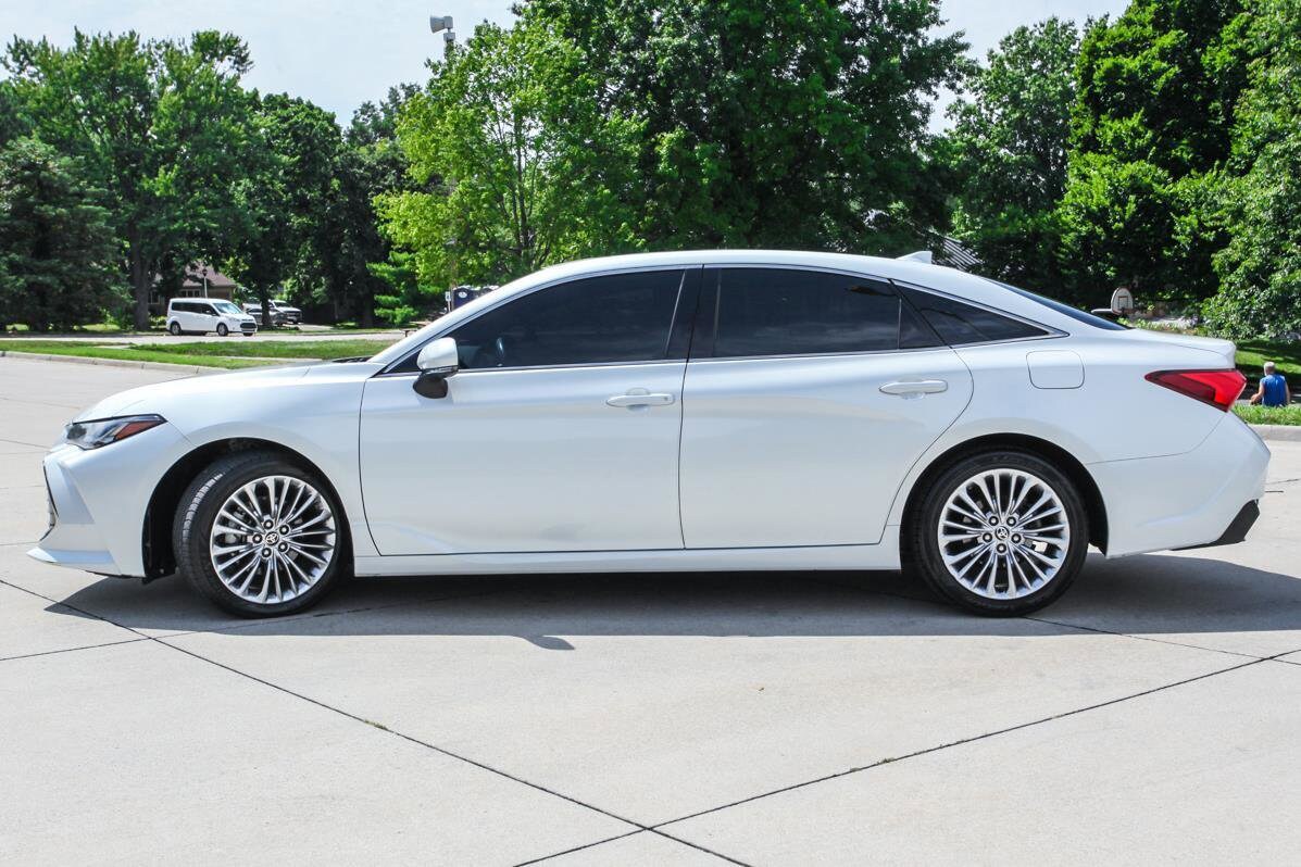 2021 Toyota Avalon Limited photo 3