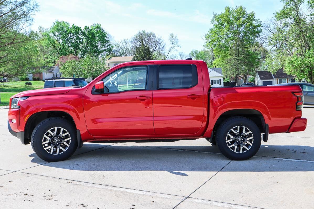 2022 Nissan Frontier SV Crew Cab photo 4