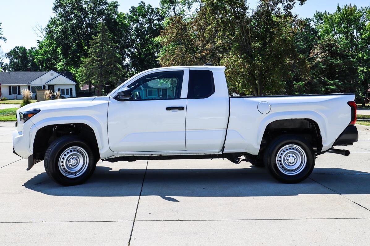 2024 Toyota Tacoma SR photo 4
