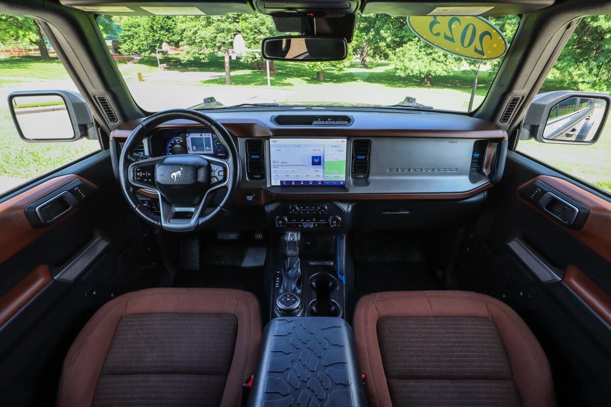 2023 Ford Bronco Outer Banks photo 2