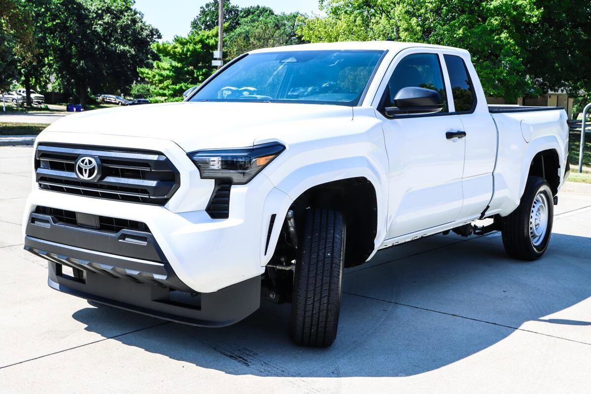 2024 Toyota Tacoma SR photo 3