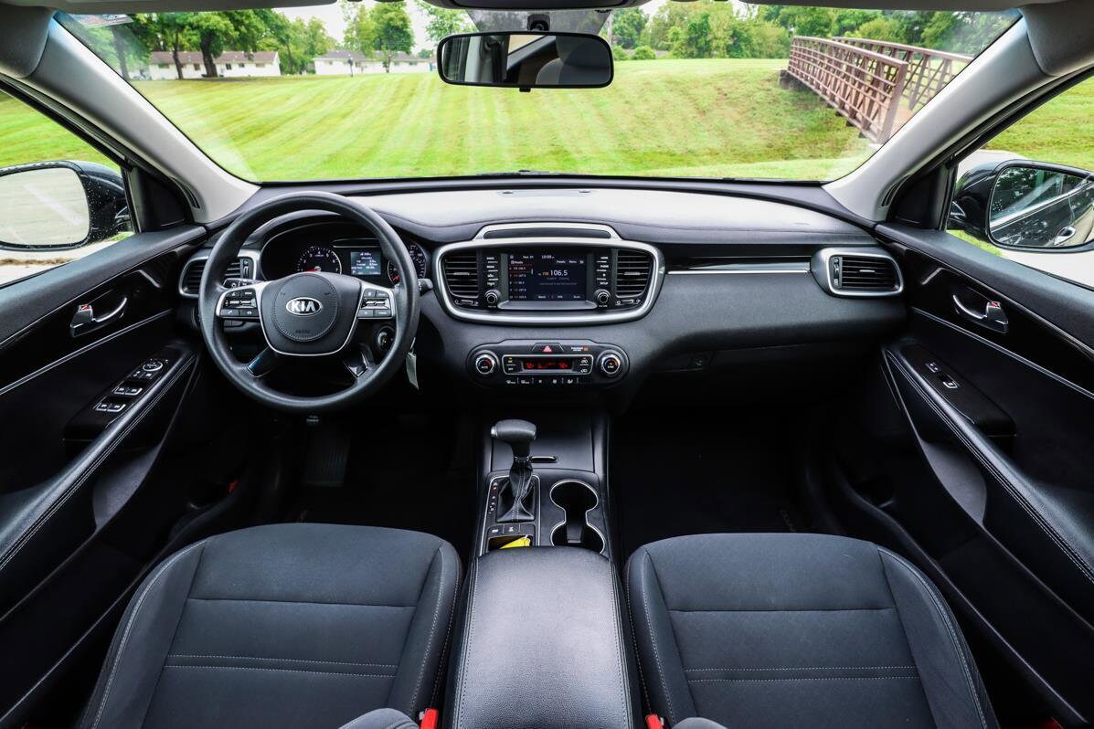 2019 Kia Sorento LX photo 2