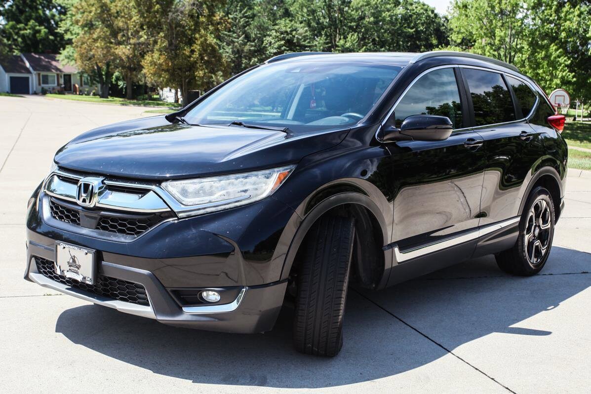2018 Honda CR-V Touring photo 2