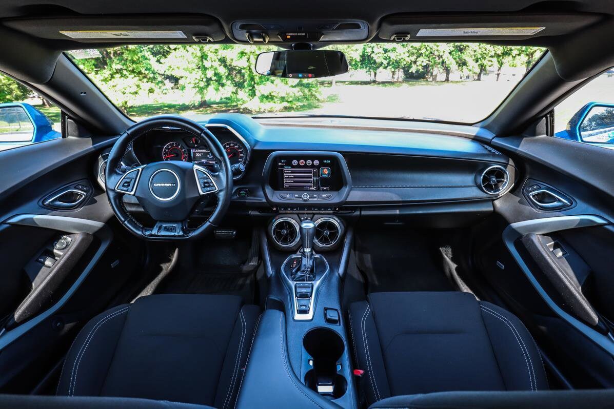 2018 Chevrolet Camaro 1LT photo 2