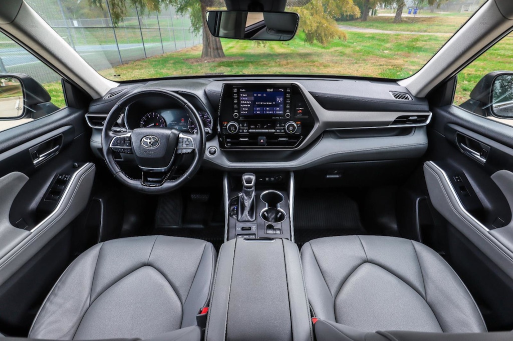 Used 2020 Toyota Highlander XLE Sport Utility