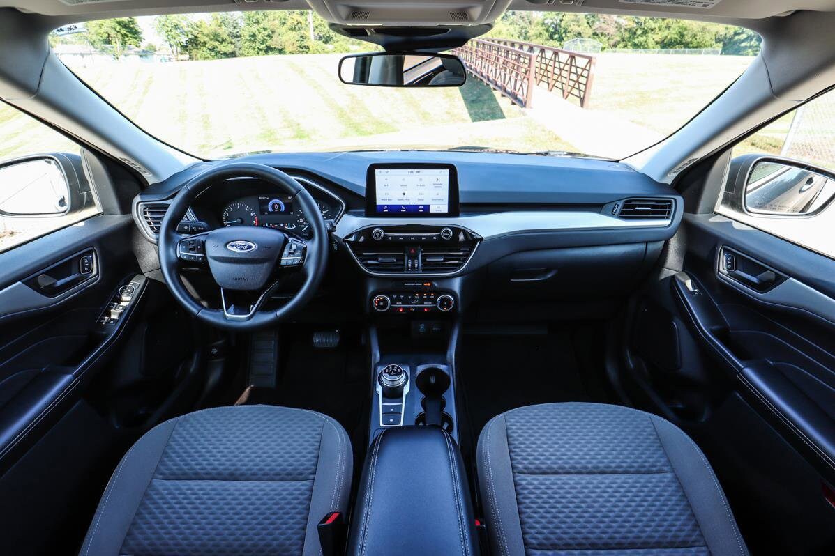 2022 Ford Escape SE photo 2
